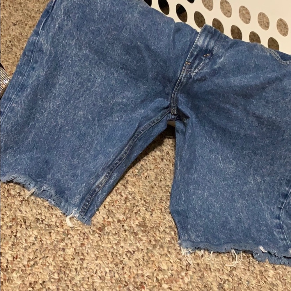 Cut off Levi shorts